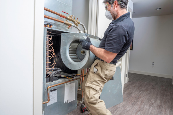 Best HVAC installation services company in North Palm Beach FL - A picture of Filterbuy HVAC technician doing an HVAC installation service in North Palm Beach FL