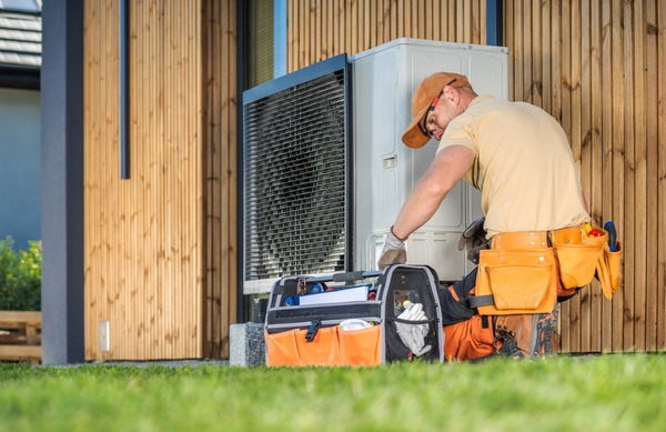 Best HVAC Tune Up Specials in Pembroke Pines FL - A picture of HVAC technician doing HVAC tune up services  in Pembroke Pines FL