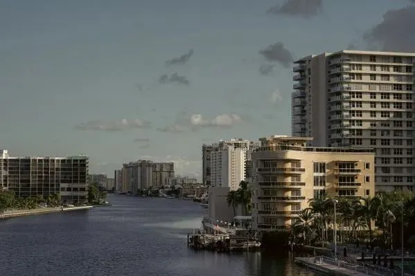 Top HVAC system tune up service specials in Hallandale Beach FL - View of a climate controlled Miami air environment after the job is done.